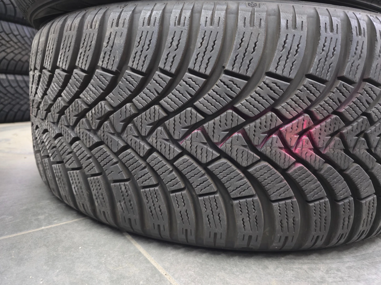 Гуми Зимни 245/45R19, снимка 6 - Гуми и джанти - 53966415