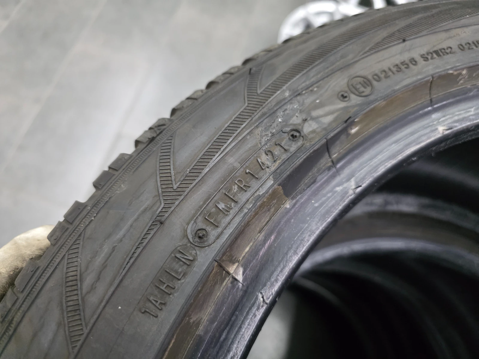 Гуми Зимни 245/45R19, снимка 12 - Гуми и джанти - 53966415