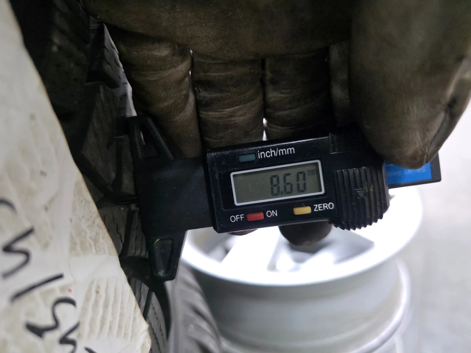 Гуми Зимни 245/45R19, снимка 7 - Гуми и джанти - 53966415