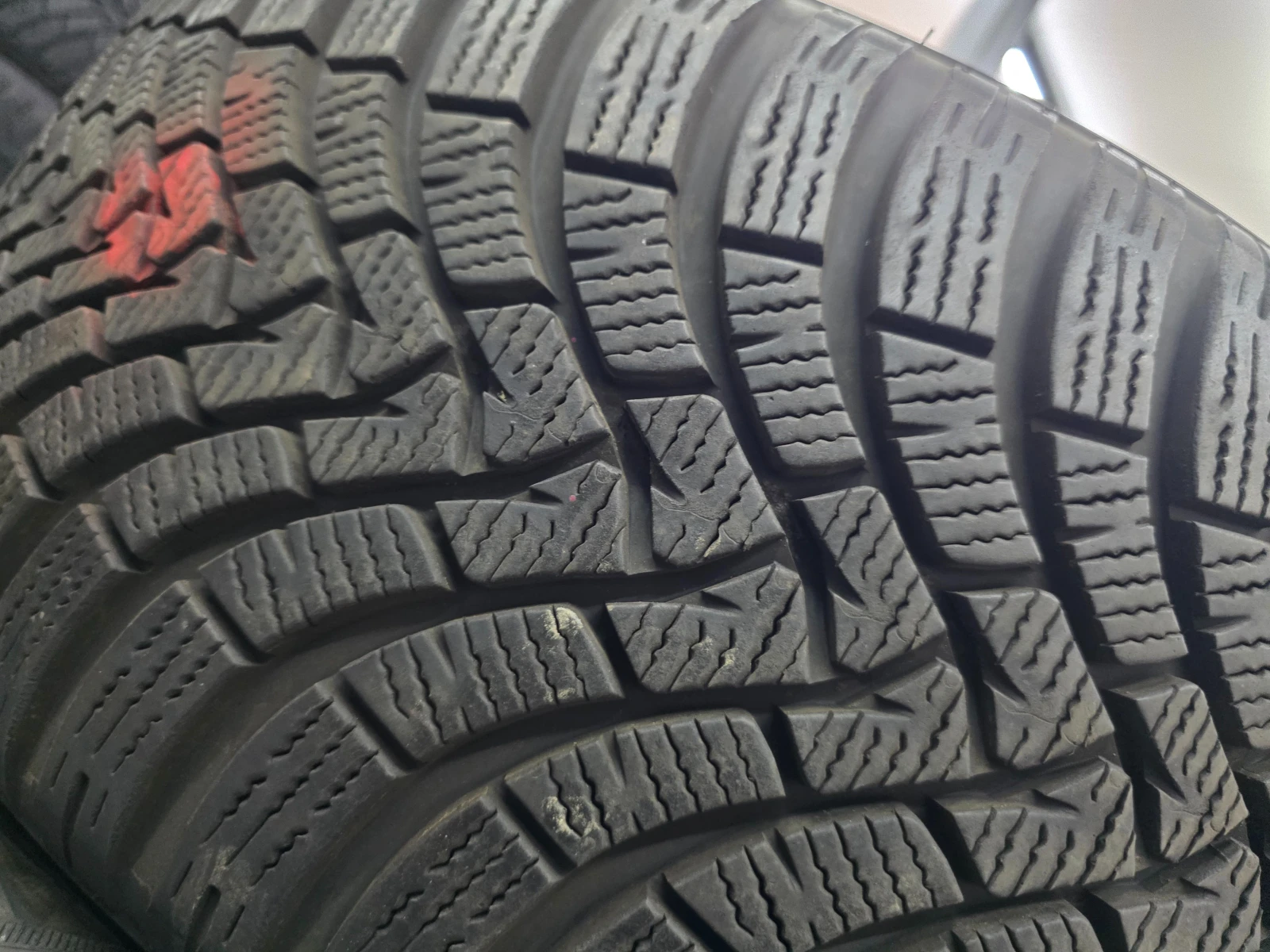 Гуми Зимни 245/45R19