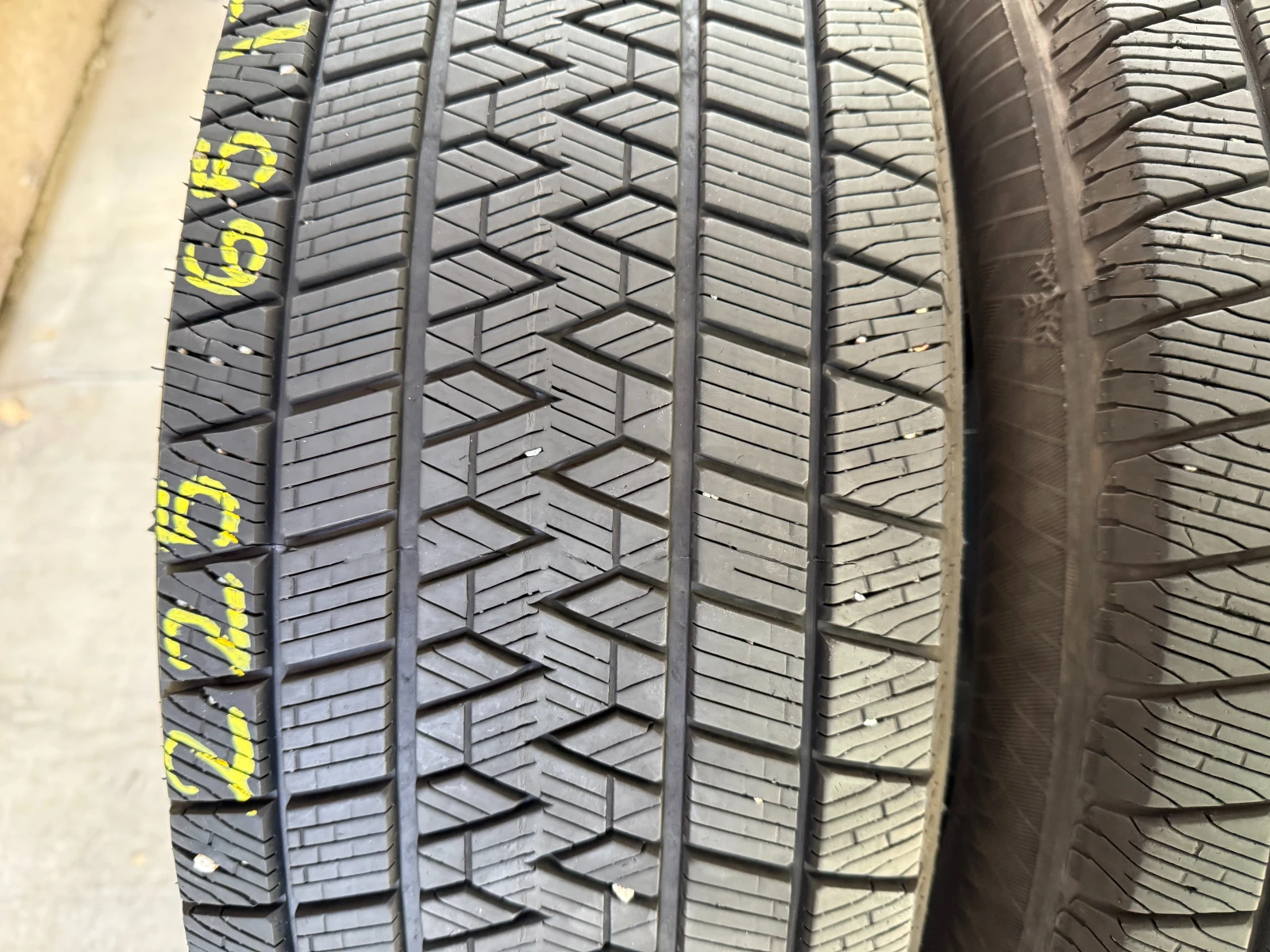 Гуми Зимни 225/65R17, снимка 4 - Гуми и джанти - 55641291