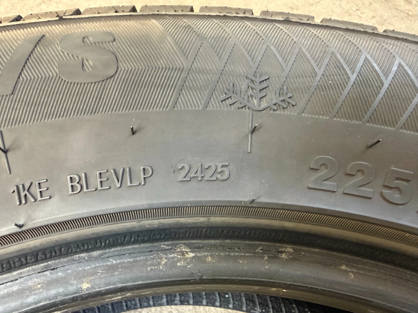 Гуми Зимни 225/65R17, снимка 8 - Гуми и джанти - 55641291