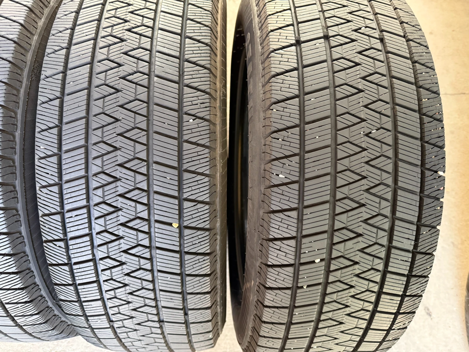 Гуми Зимни 225/65R17, снимка 3 - Гуми и джанти - 55641291