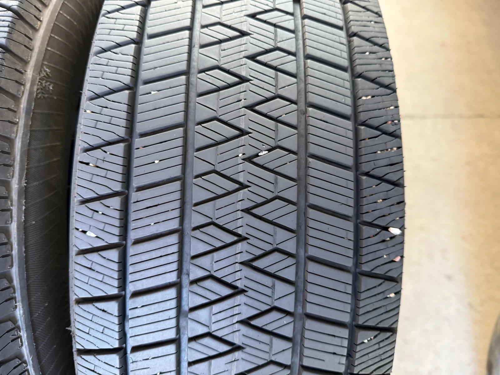 Гуми Зимни 225/65R17, снимка 7 - Гуми и джанти - 55641291