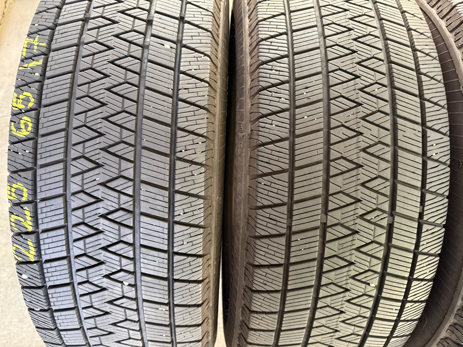 Гуми Зимни 225/65R17, снимка 2 - Гуми и джанти - 55641291