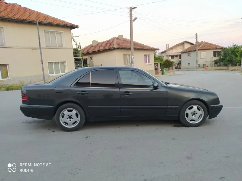 Mercedes-Benz E 220 cdi, снимка 3 - Автомобили и джипове - 47335054