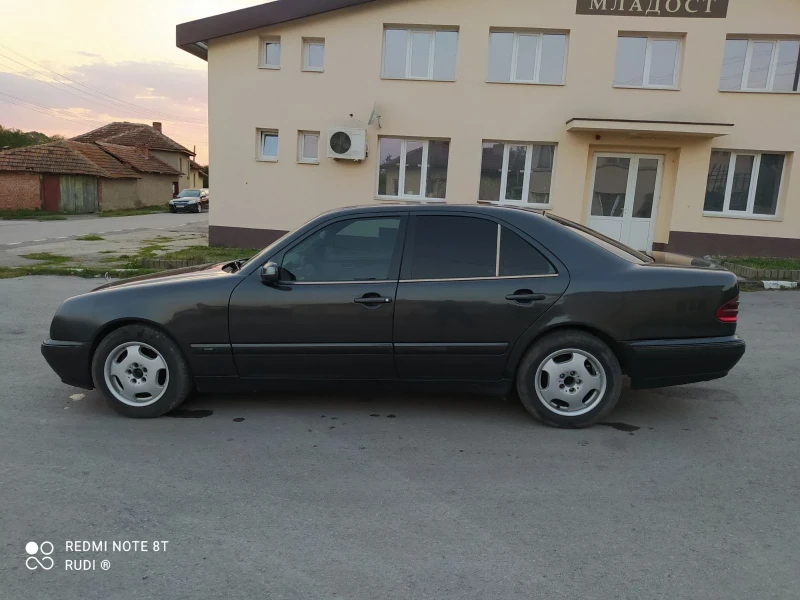 Mercedes-Benz E 220 cdi, снимка 2 - Автомобили и джипове - 47335054