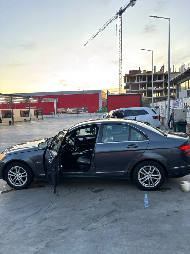 Mercedes-Benz C 200 Kompressor, снимка 11 - Автомобили и джипове - 52125184
