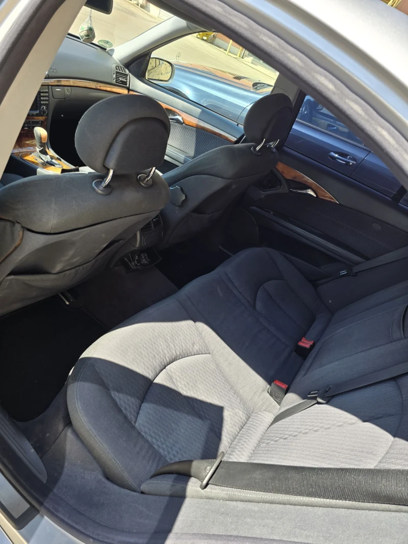 Mercedes-Benz E 220, снимка 6 - Автомобили и джипове - 51359132