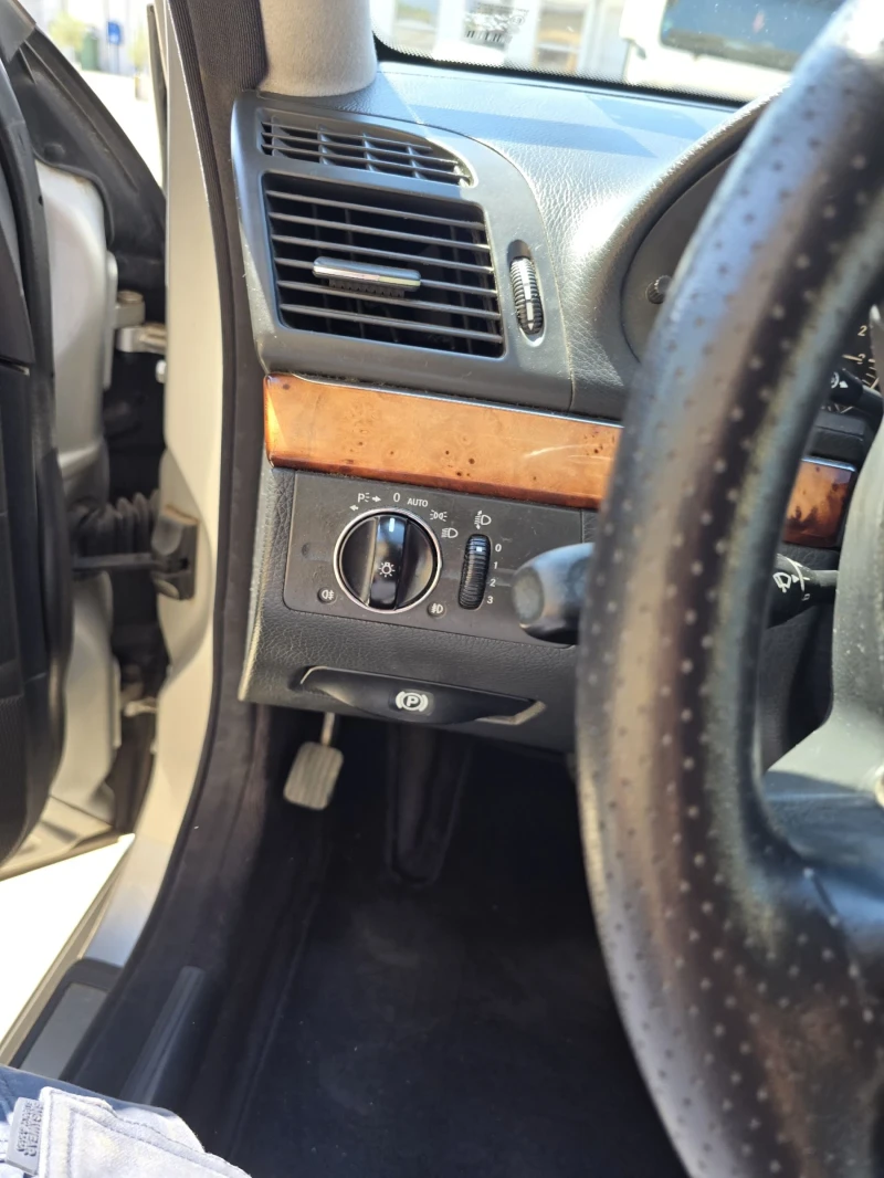 Mercedes-Benz E 220, снимка 11 - Автомобили и джипове - 51359132