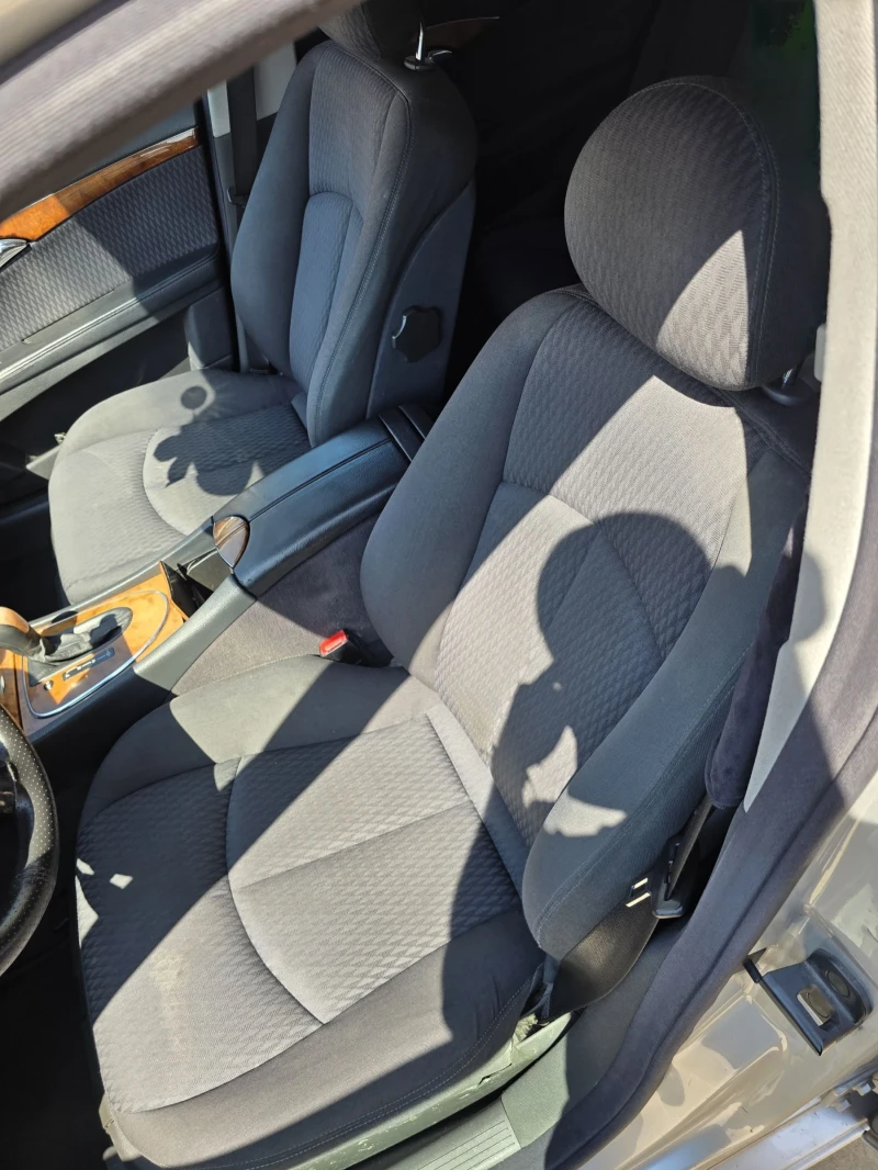 Mercedes-Benz E 220, снимка 9 - Автомобили и джипове - 51359132
