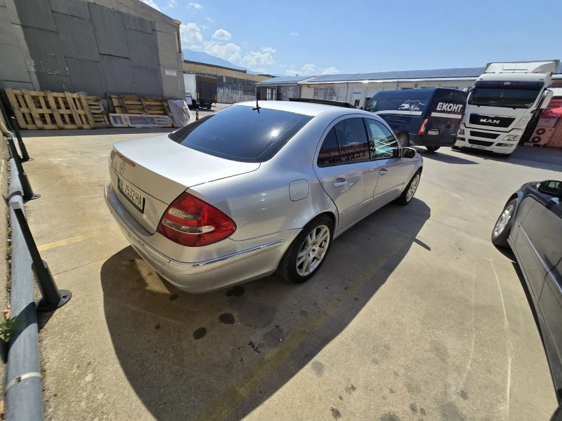 Mercedes-Benz E 220, снимка 3 - Автомобили и джипове - 51359132
