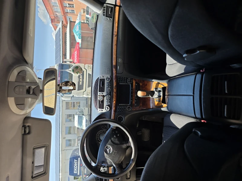 Mercedes-Benz E 220, снимка 8 - Автомобили и джипове - 51359132