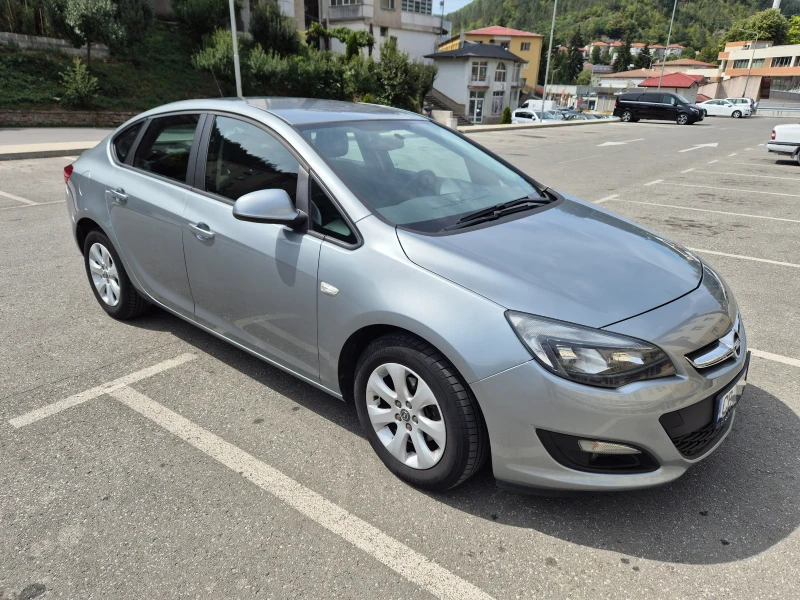 Opel Astra J 1.6 ГАЗ + бонуси, снимка 5 - Автомобили и джипове - 53370829