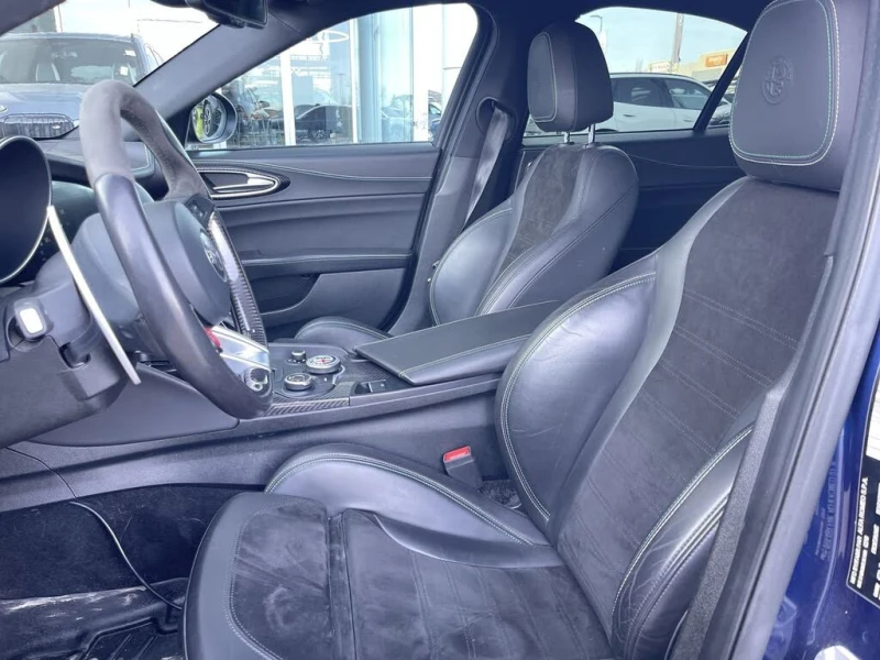 Alfa Romeo Giulia Quadrifoglio * RWD* АвтоКредит* (ЦЕНА ДО БГ), снимка 8 - Автомобили и джипове - 53421093