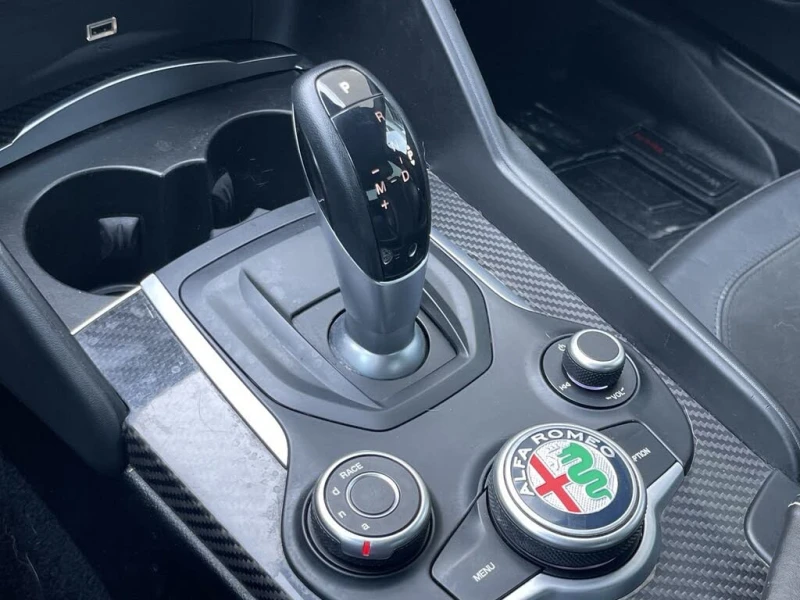 Alfa Romeo Giulia Quadrifoglio * RWD* АвтоКредит* (ЦЕНА ДО БГ), снимка 15 - Автомобили и джипове - 53421093
