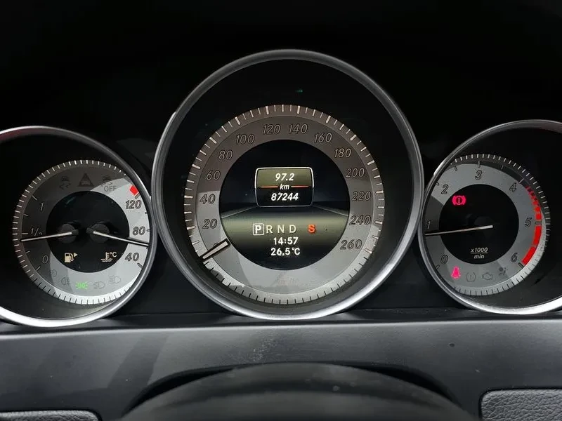 Mercedes-Benz C 220 CDI COUPE, снимка 16 - Автомобили и джипове - 54863478