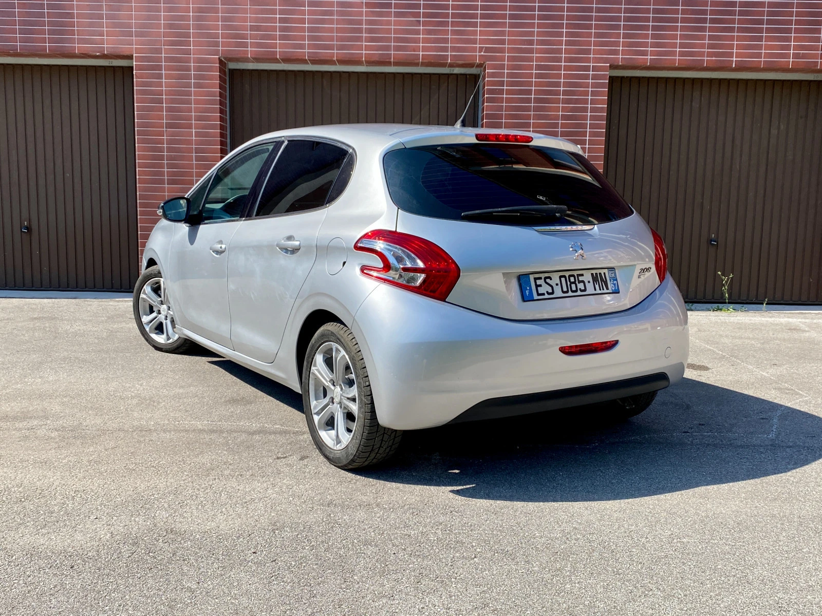 Peugeot 208 1.6eHDI Aвтоматик - изображение 6