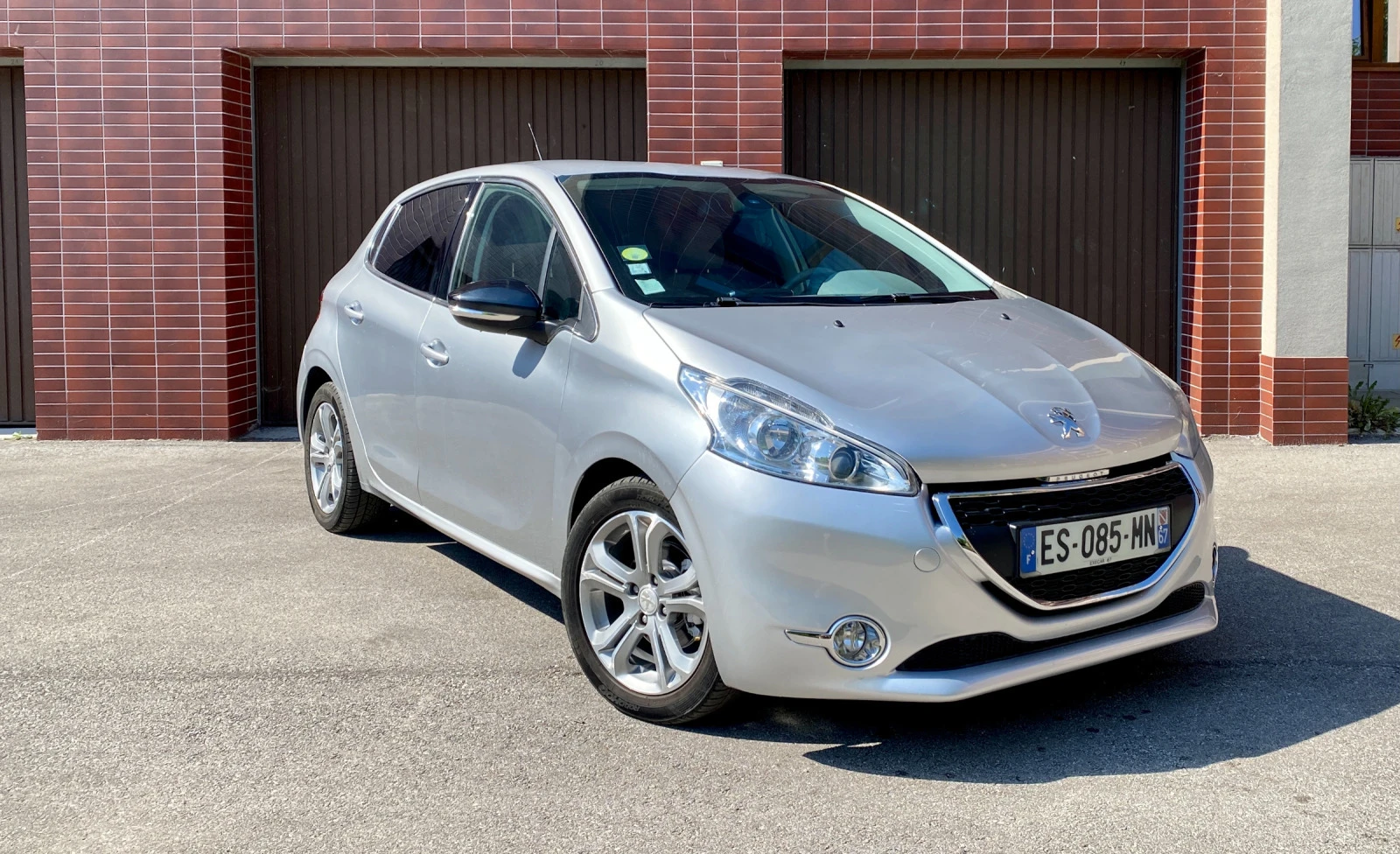 Peugeot 208 1.6eHDI Aвтоматик - изображение 2