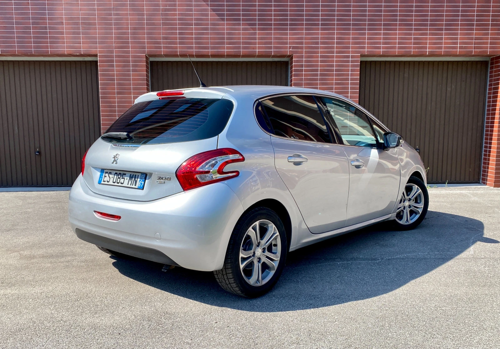 Peugeot 208 1.6eHDI Aвтоматик - изображение 5