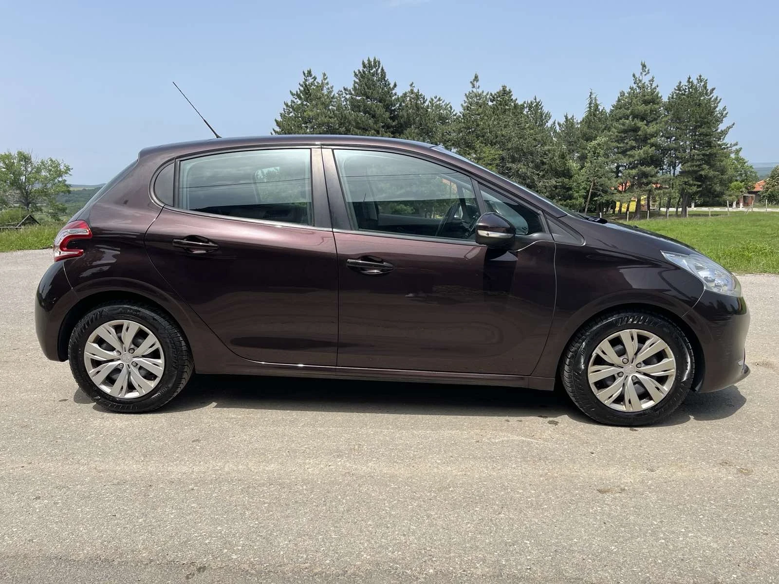 Peugeot 208 1.6HDI - изображение 8