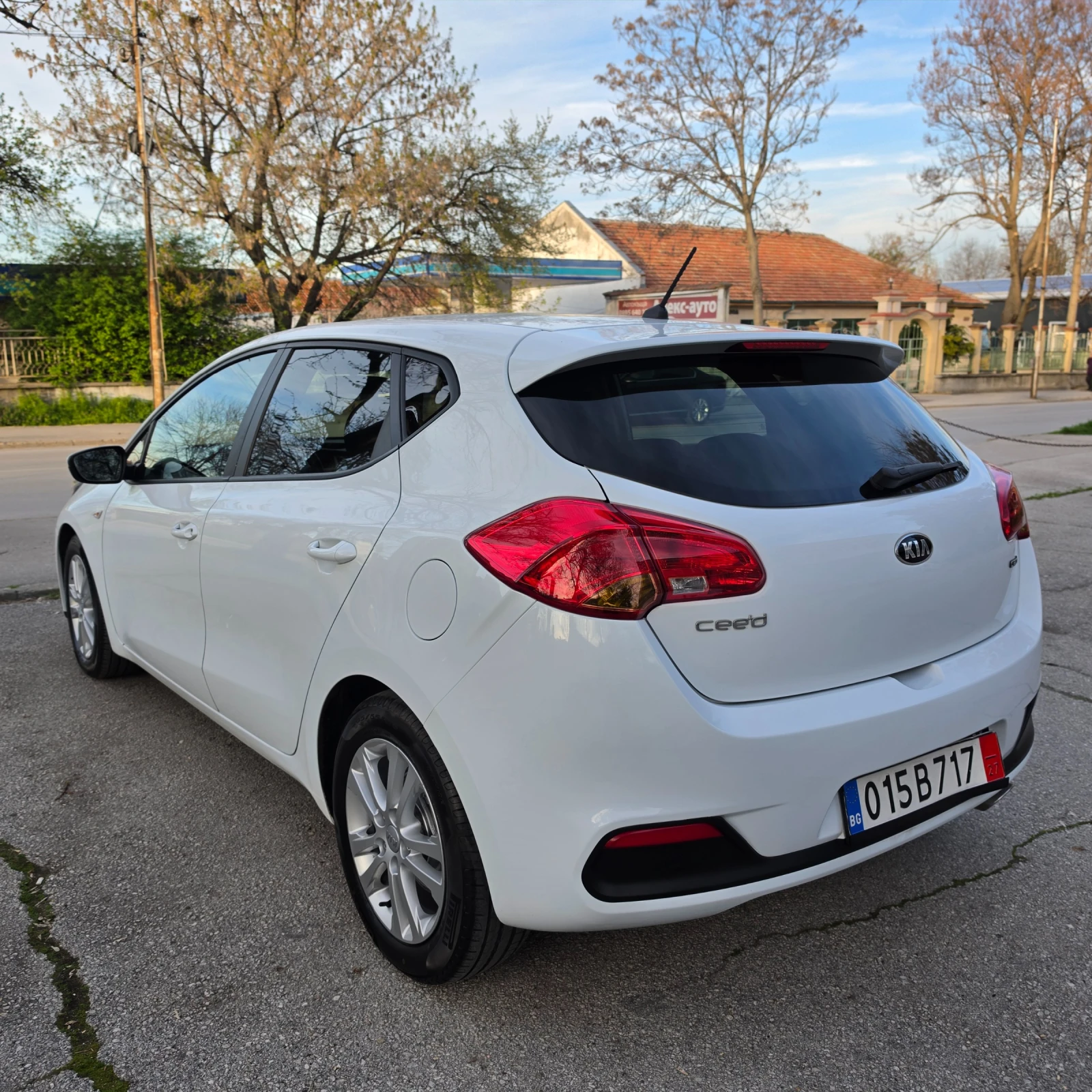 Kia Ceed 1.4CRDI, снимка 6 - Автомобили и джипове - 54116108