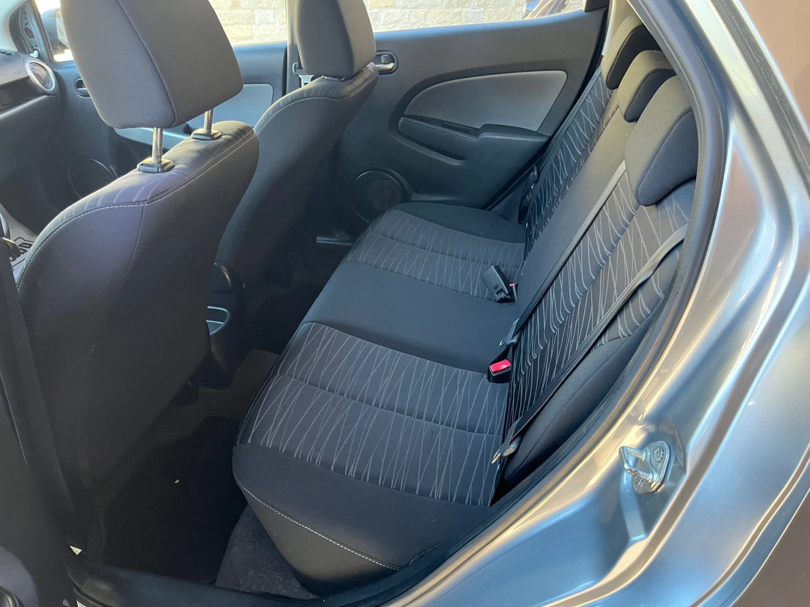 Mazda 2 1.3i, снимка 10 - Автомобили и джипове - 54323599