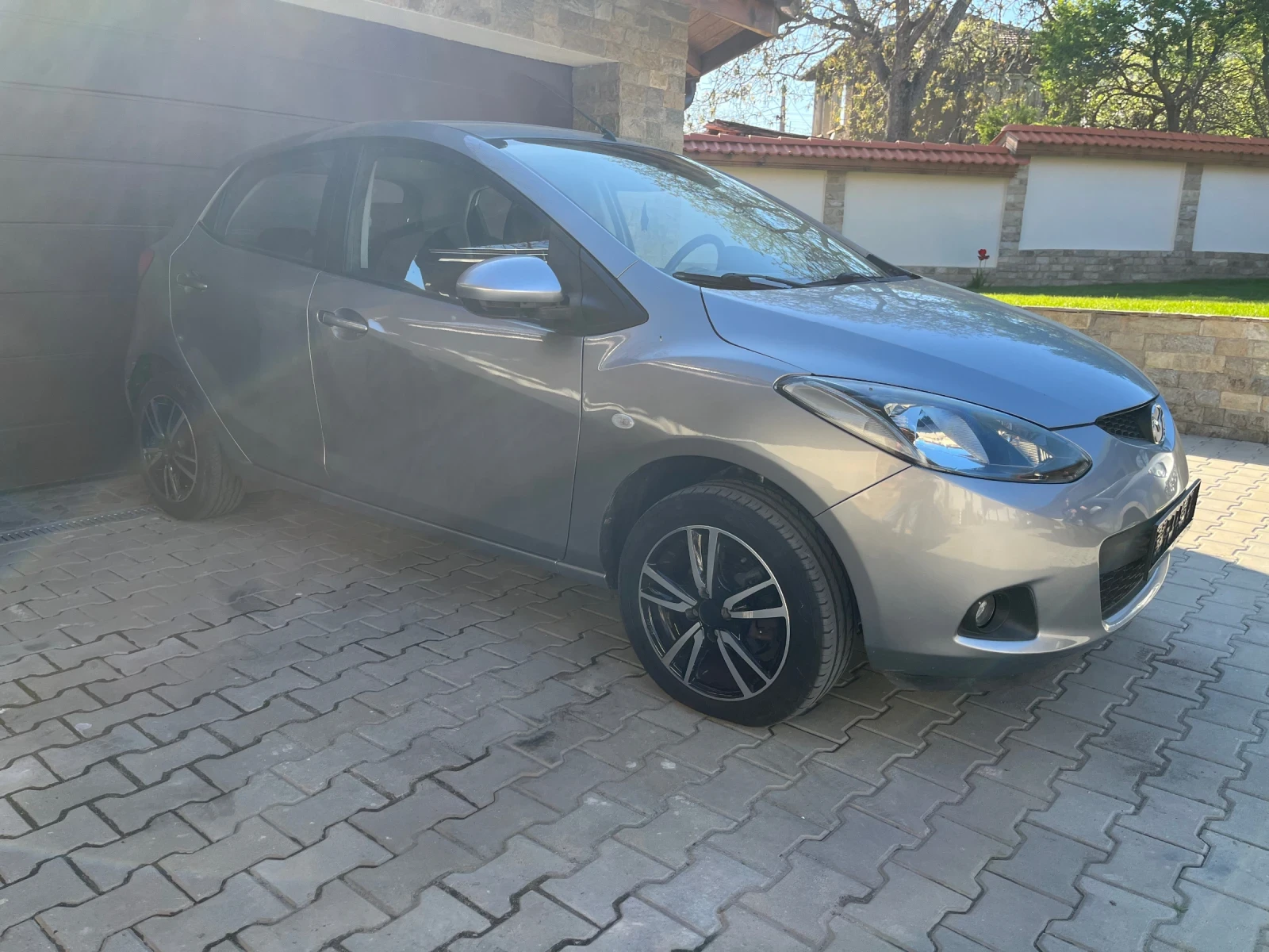 Mazda 2 1.3i, снимка 4 - Автомобили и джипове - 54323599