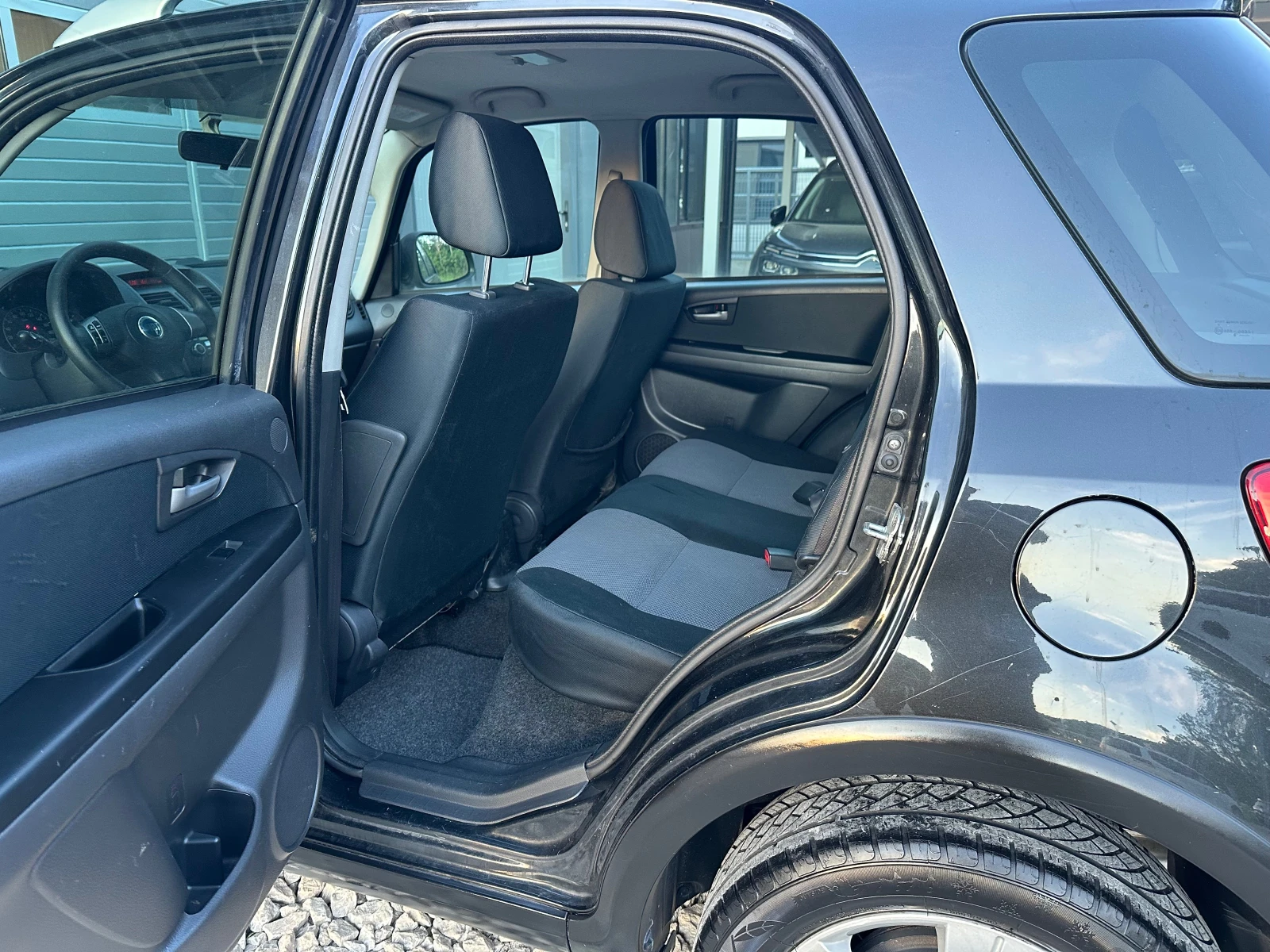 Fiat Sedici 1.6i 4x4 КЛИМАТРОНИК БЕЗ РЪЖДИ, снимка 9 - Автомобили и джипове - 54547174
