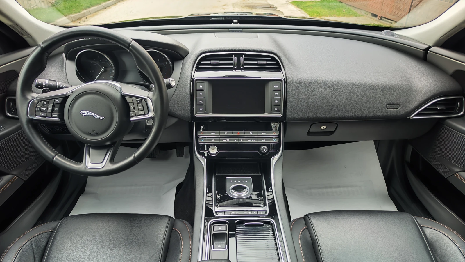 Jaguar XE 4X4= 170ks, снимка 12 - Автомобили и джипове - 54609436