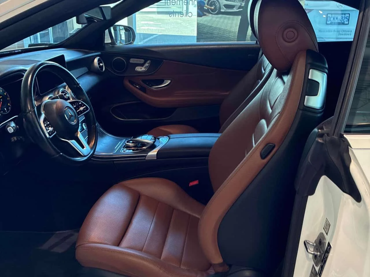 Mercedes-Benz C 300 ДИГИТАЛЕН КМ./КЛИП//CARFAX/ФИНАНСИРАНЕ , снимка 11 - Автомобили и джипове - 54662665