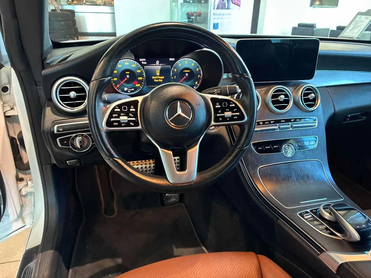 Mercedes-Benz C 300 ДИГИТАЛЕН КМ./КЛИП//CARFAX/ФИНАНСИРАНЕ , снимка 12 - Автомобили и джипове - 54662665
