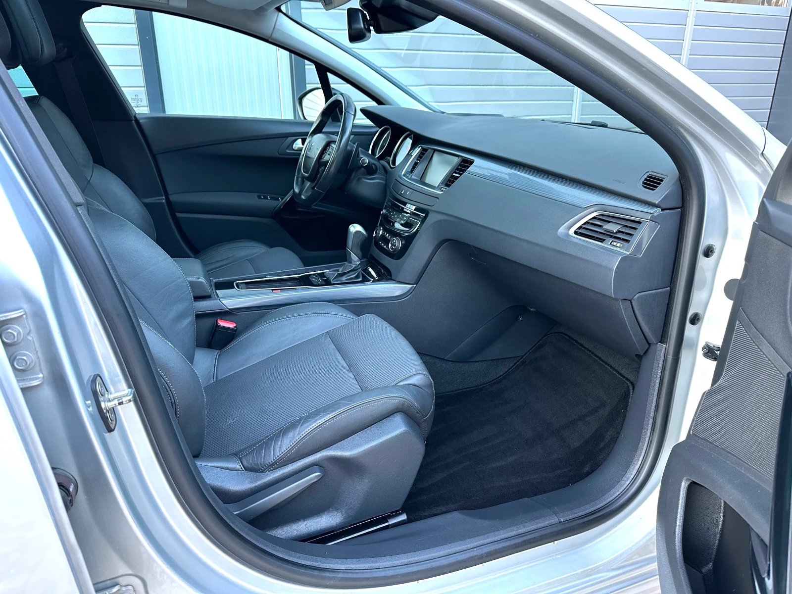 Peugeot 508 2.0HDI 180кс ФЕЙСЛИФТ ПАНОРАМА KEYLESS НАВИ, снимка 9 - Автомобили и джипове - 54672318