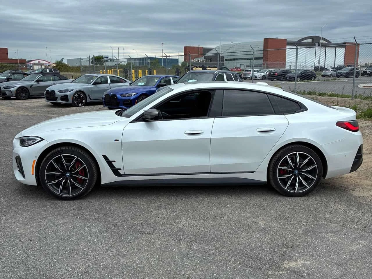 BMW i4 * M50 * ДИСТРОНИК * 360 * H/K, снимка 2 - Автомобили и джипове - 54716536