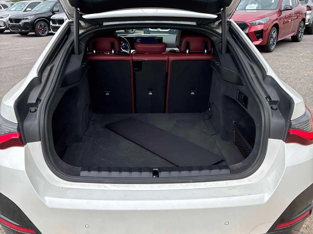BMW i4 * M50 * ДИСТРОНИК * 360 * H/K, снимка 15 - Автомобили и джипове - 54716536