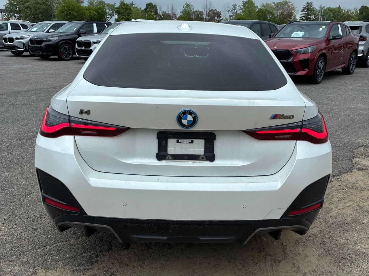 BMW i4 * M50 * ДИСТРОНИК * 360 * H/K, снимка 4 - Автомобили и джипове - 54716536