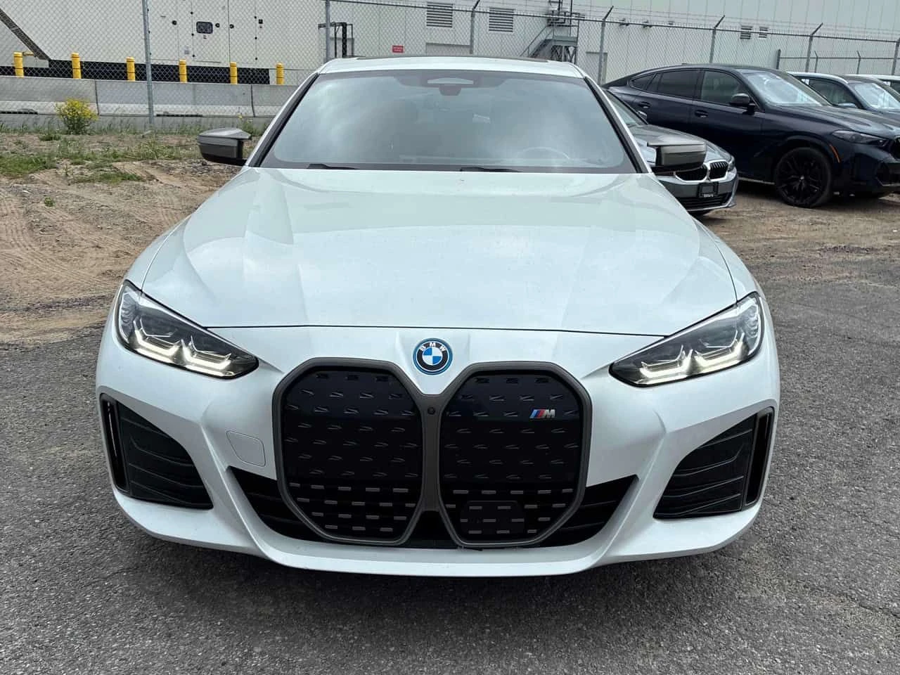 BMW i4 * M50 * ДИСТРОНИК * 360 * H/K, снимка 6 - Автомобили и джипове - 54716536