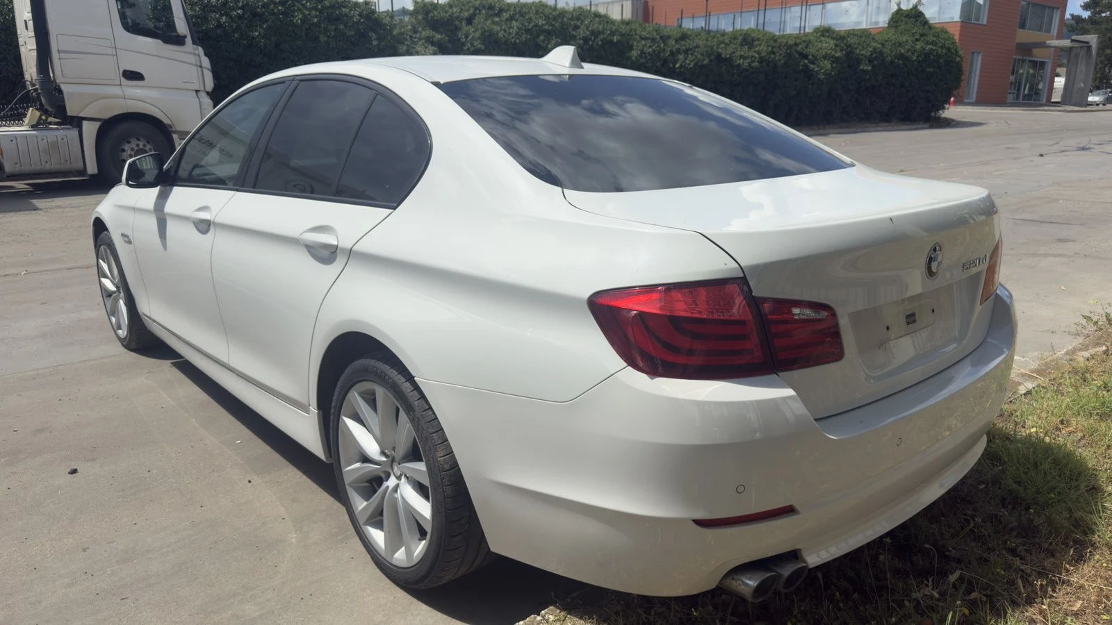 BMW 520, снимка 4 - Автомобили и джипове - 55034555
