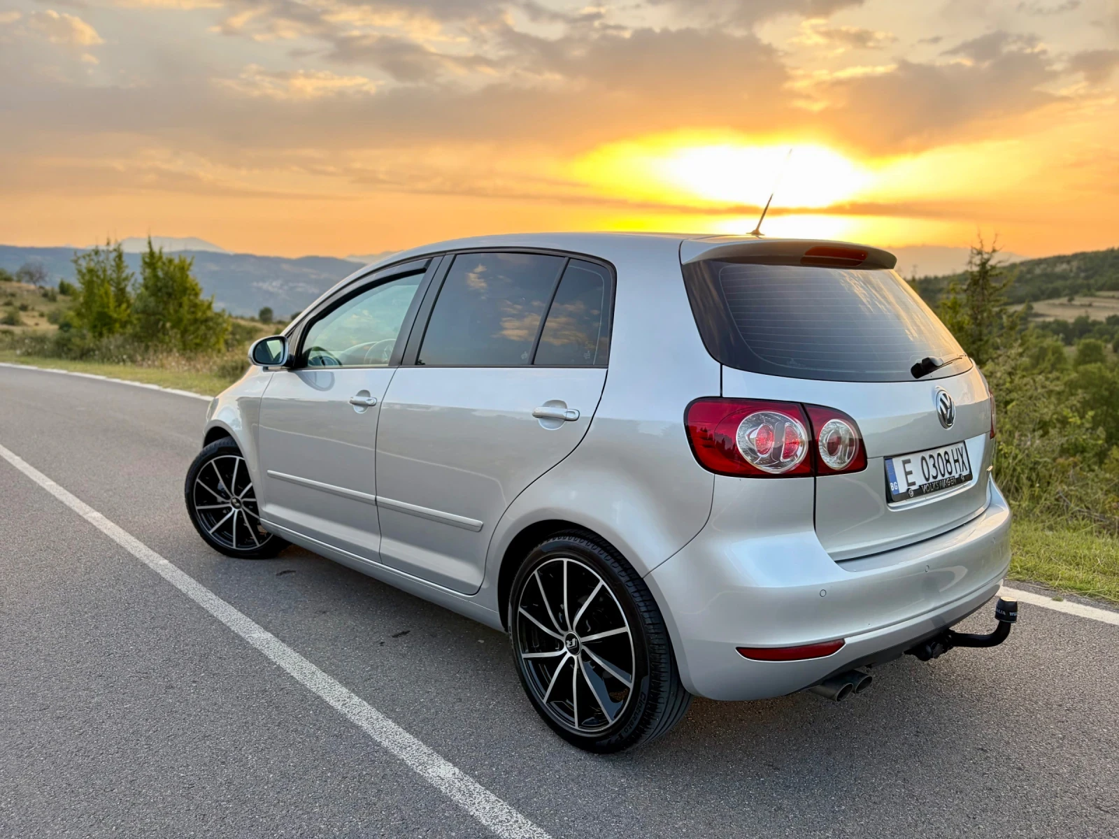 VW Golf Plus 2.0 TDI Highline R-line / Автоматик, снимка 3 - Автомобили и джипове - 55426213