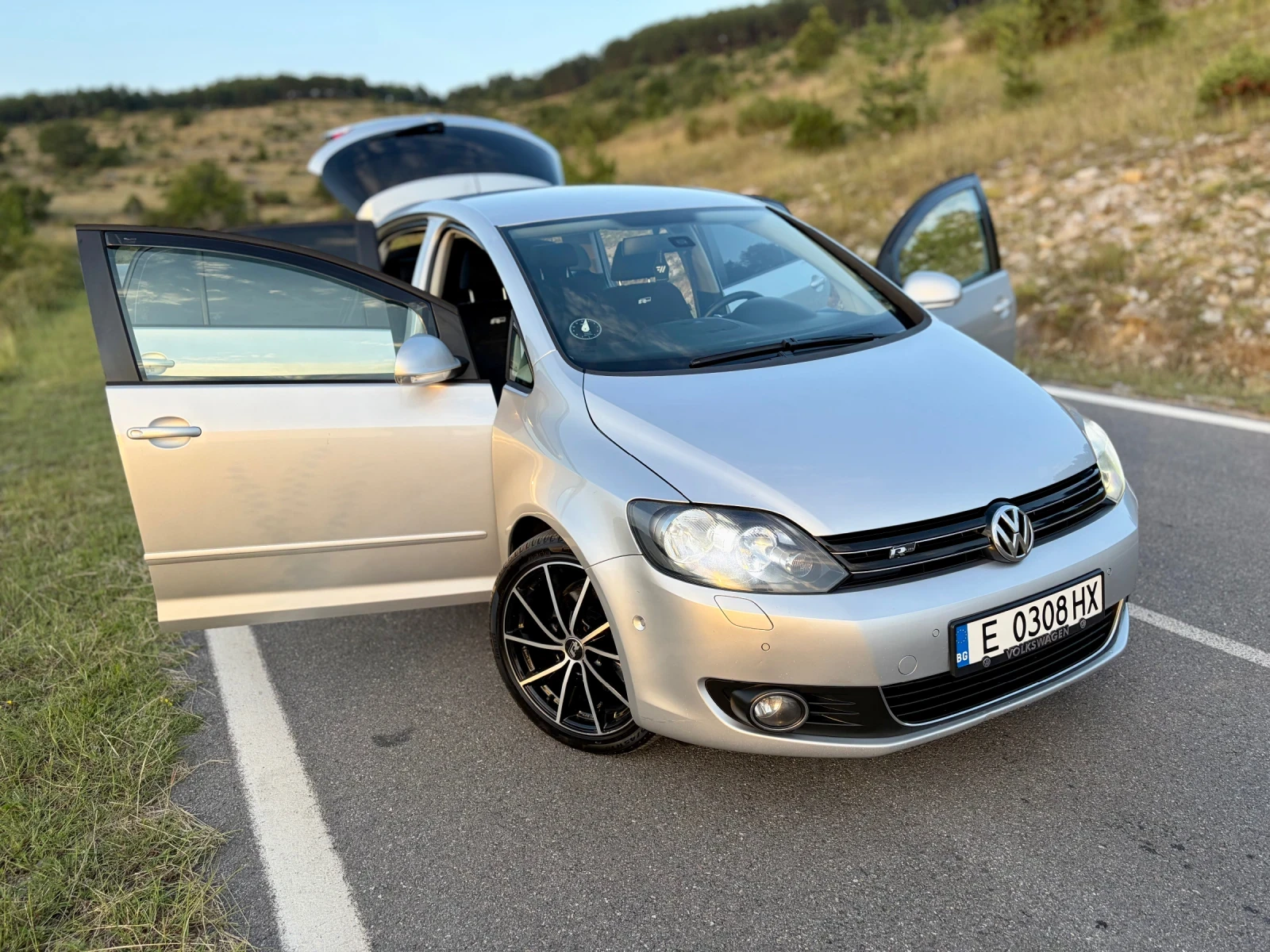 VW Golf Plus 2.0 TDI Highline R-line / Автоматик, снимка 6 - Автомобили и джипове - 55426213