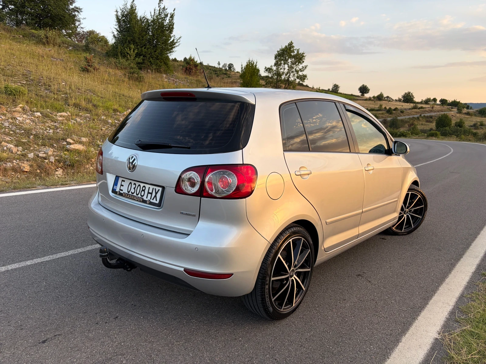 VW Golf Plus 2.0 TDI Highline R-line / Автоматик, снимка 4 - Автомобили и джипове - 55426213