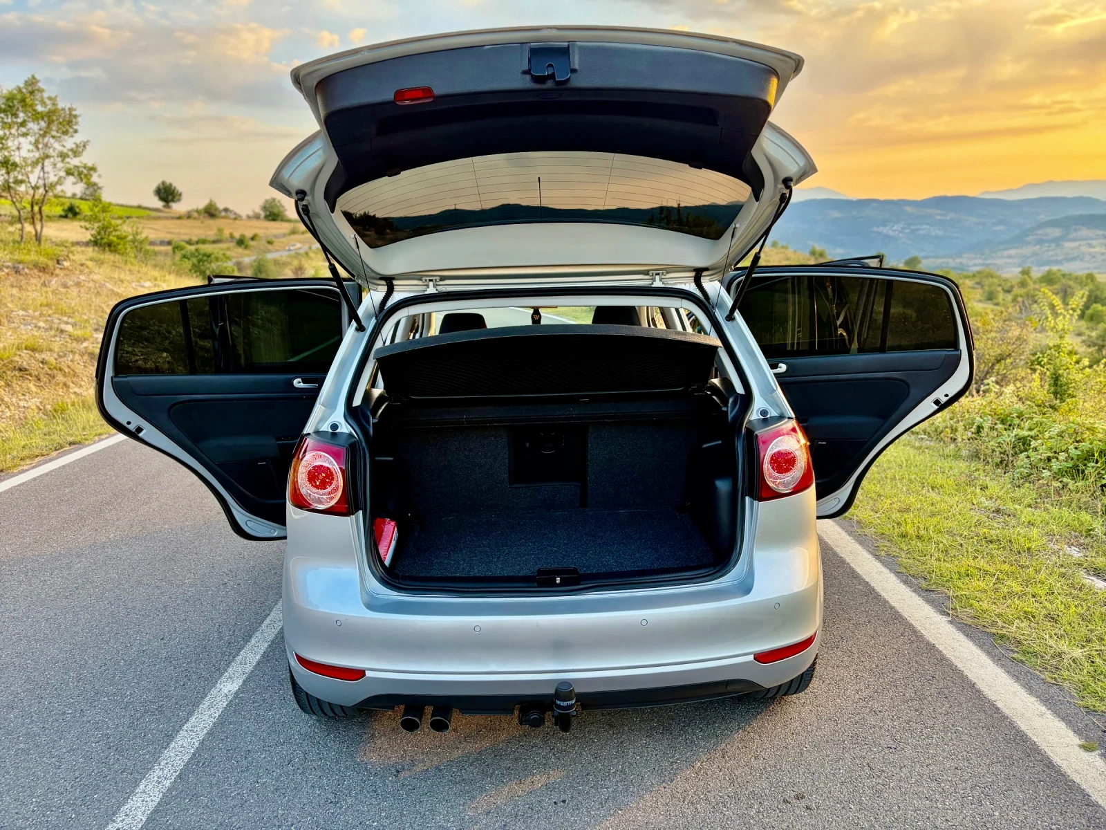 VW Golf Plus 2.0 TDI Highline R-line / Автоматик, снимка 7 - Автомобили и джипове - 55426213