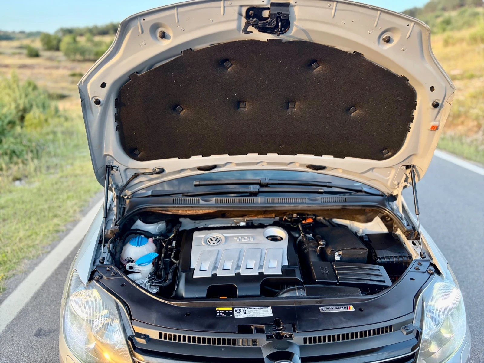 VW Golf Plus 2.0 TDI Highline R-line / Автоматик, снимка 16 - Автомобили и джипове - 55426213