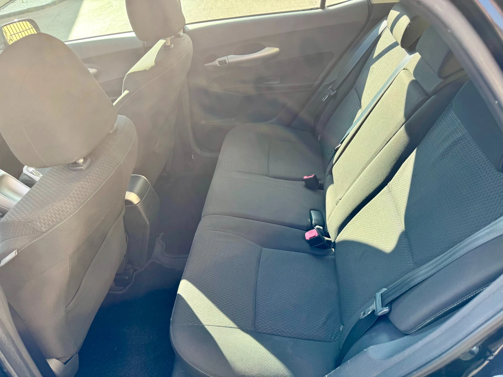 Toyota Auris 2.2 D-CAT, снимка 8 - Автомобили и джипове - 55468894