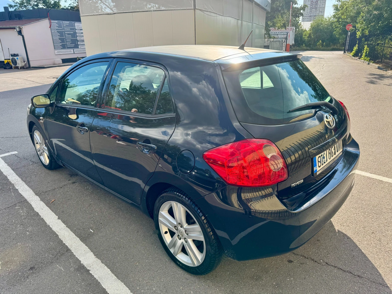 Toyota Auris 2.2 D-CAT, снимка 5 - Автомобили и джипове - 55468894