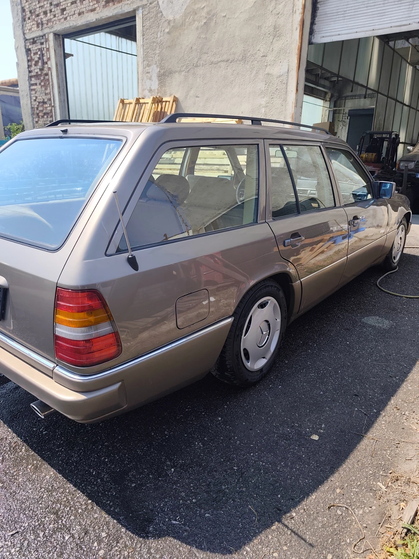Mercedes-Benz 124 230TE, снимка 4 - Автомобили и джипове - 55703335