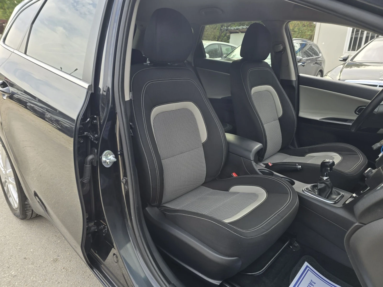 Kia Ceed 1.6D 110к.с Камера Кожа , снимка 12 - Автомобили и джипове - 56220331