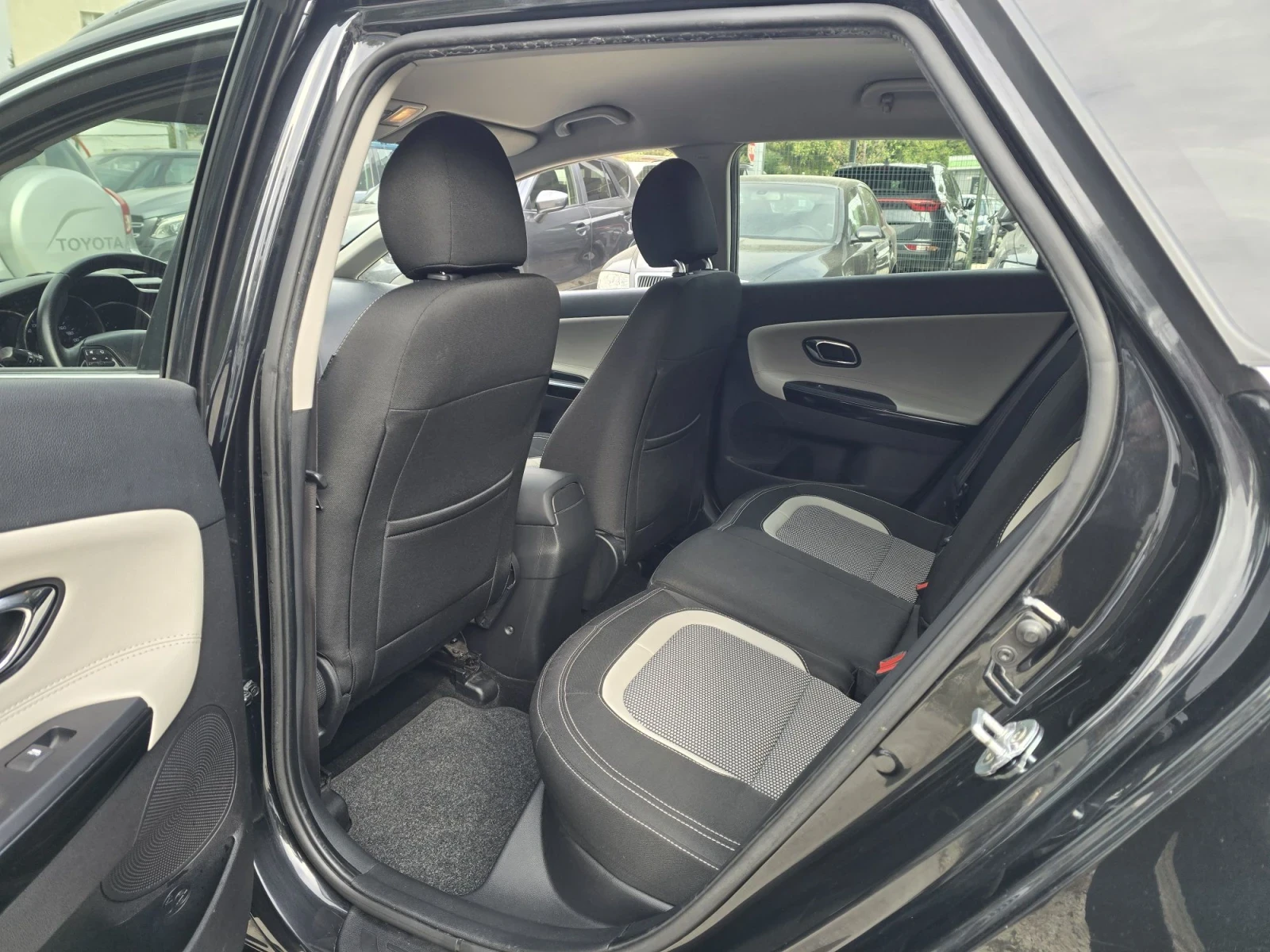 Kia Ceed 1.6D 110к.с Камера Кожа , снимка 11 - Автомобили и джипове - 56220331