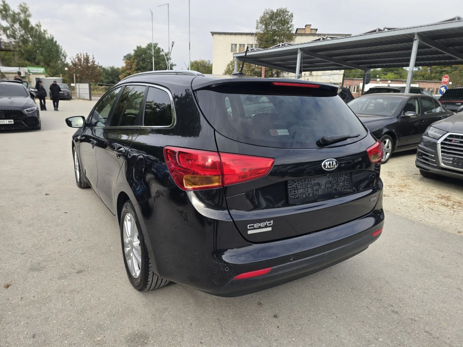 Kia Ceed 1.6D 110к.с Камера Кожа , снимка 3 - Автомобили и джипове - 56220331