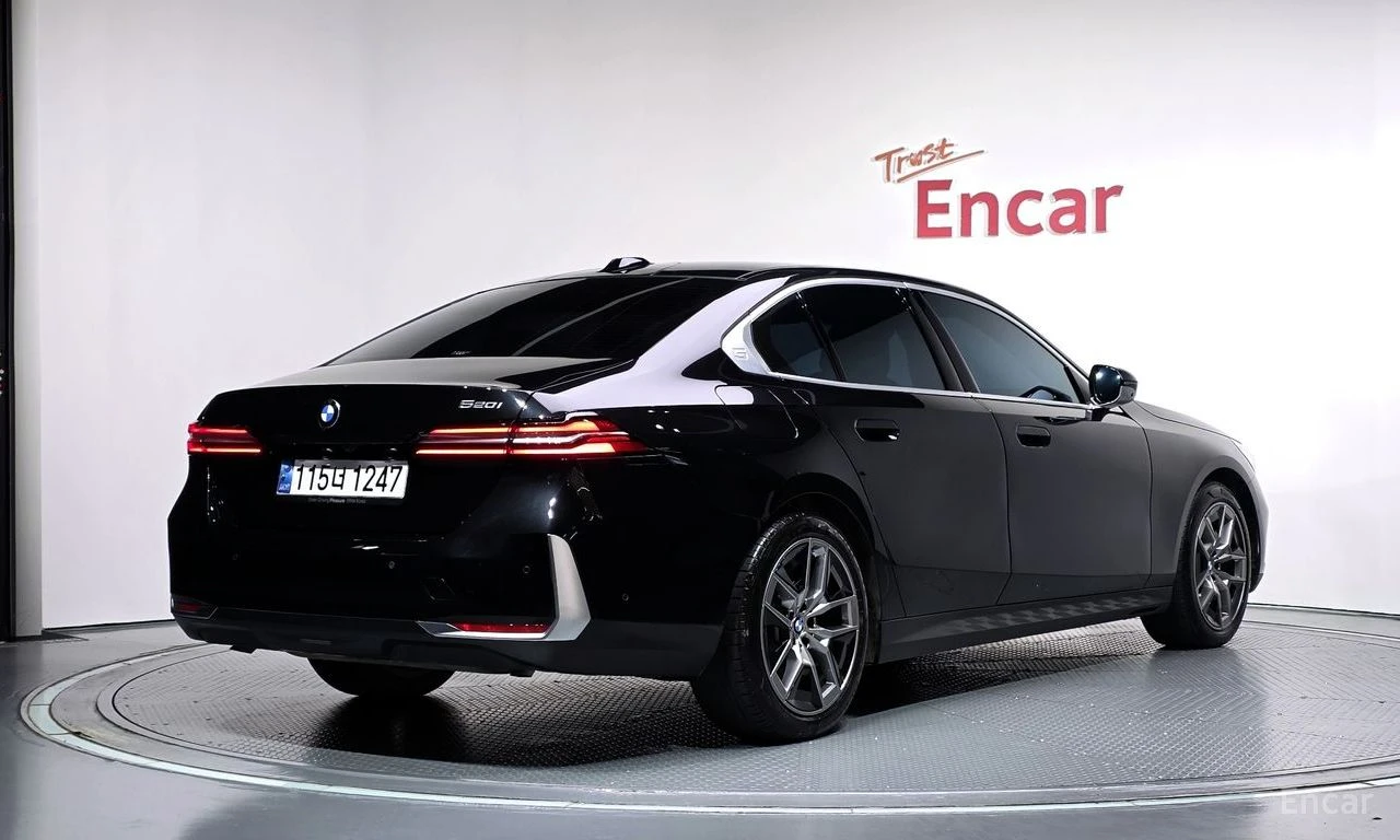 BMW 520 i, снимка 2 - Автомобили и джипове - 56431798